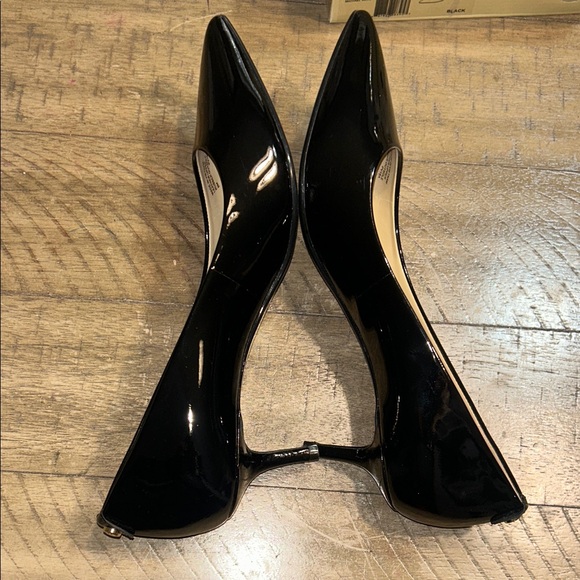 Michael Kors Black Patent Leather kitten heel pumps size 8 - Picture 7 of 11